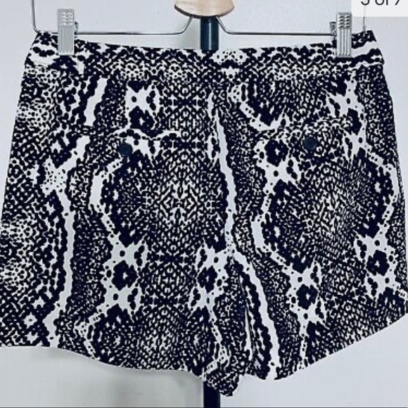 LOFT Short w pockets - Picture 4 of 7